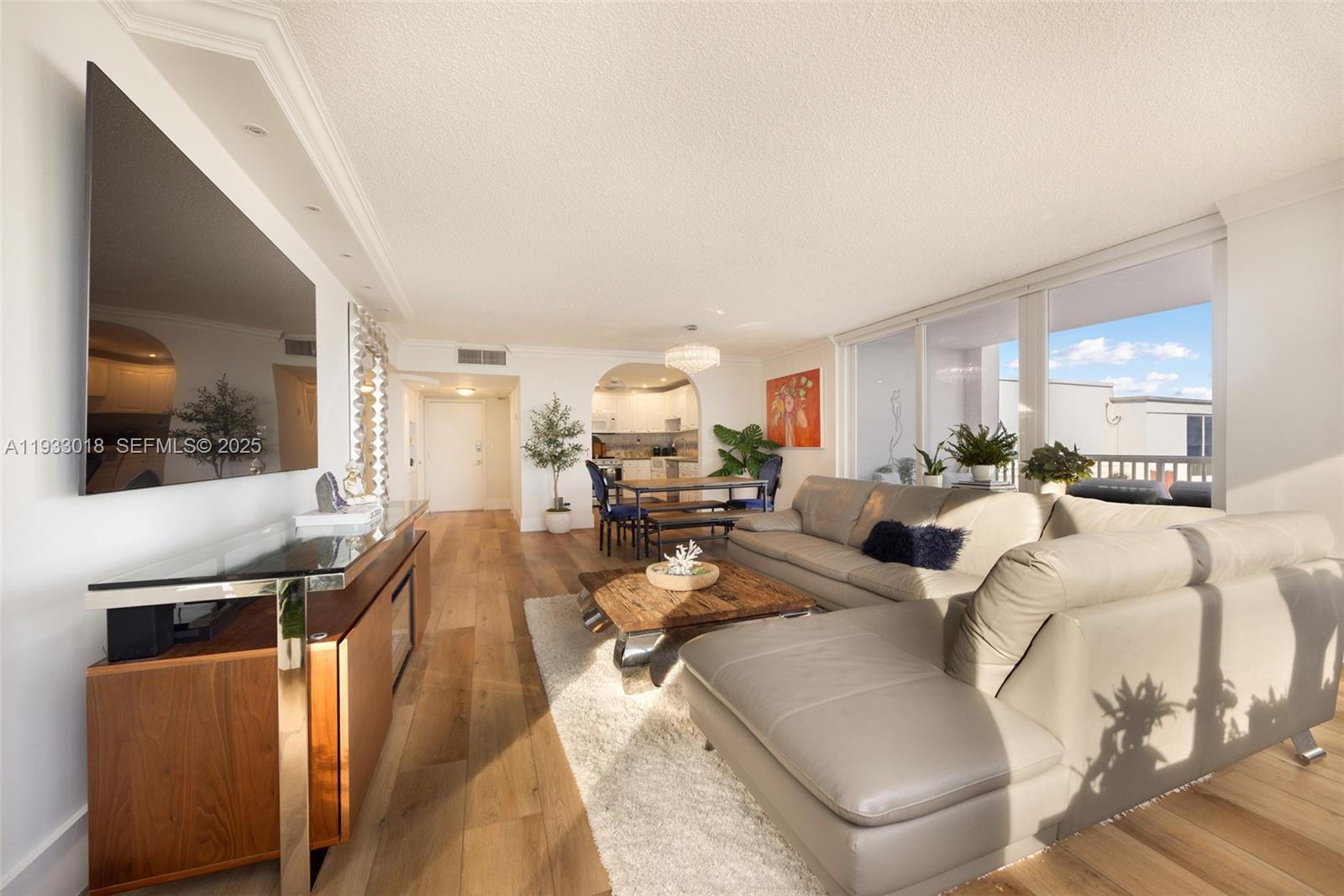 THE CARRIAGE HOUSE CONDO - Residential