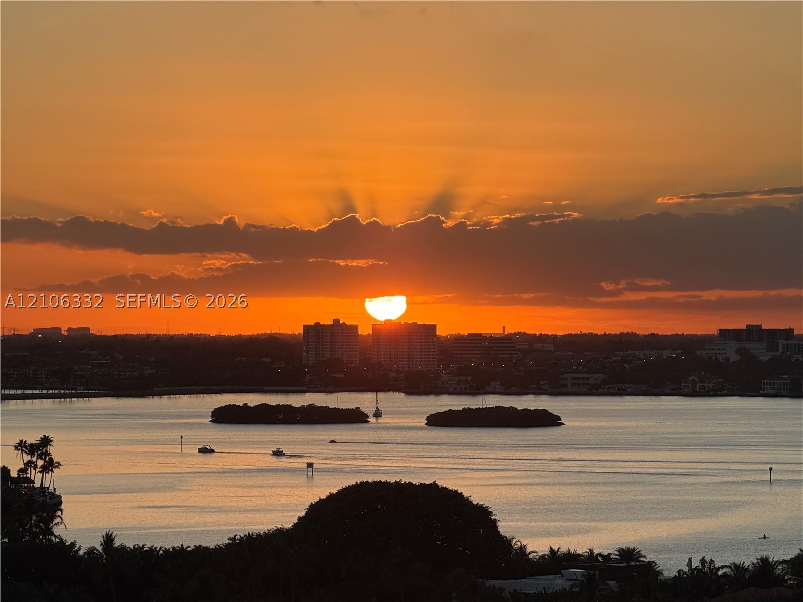10275 Collins Ave 1128