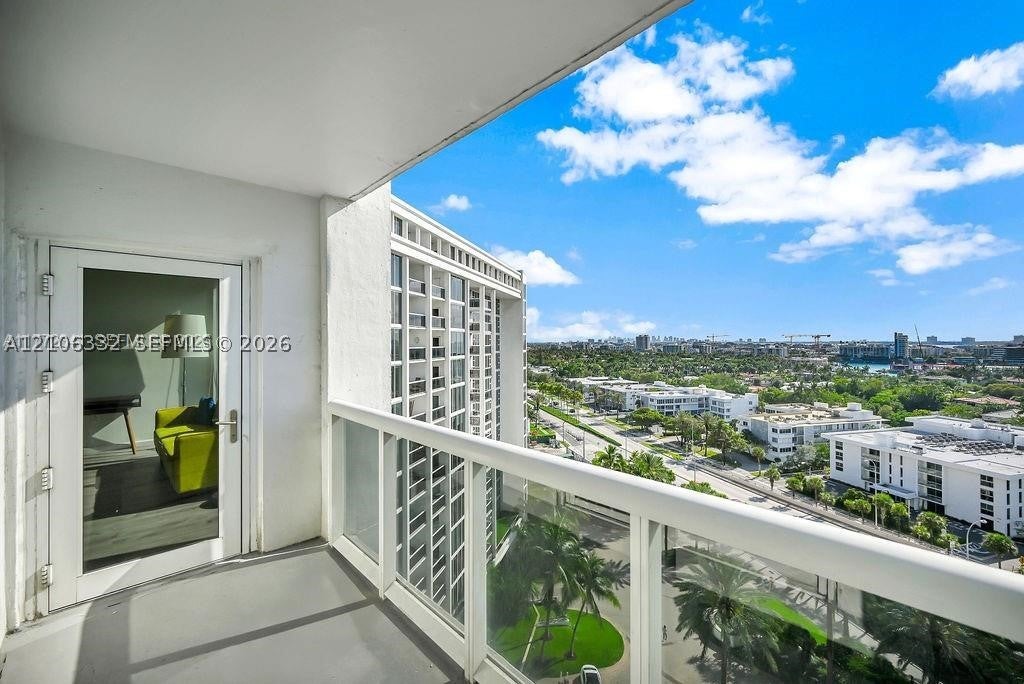 10275 Collins Ave 1128
