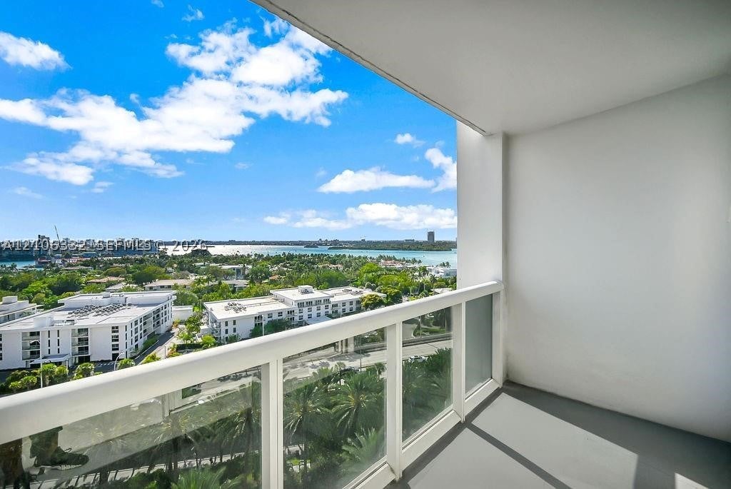 10275 Collins Ave 1128