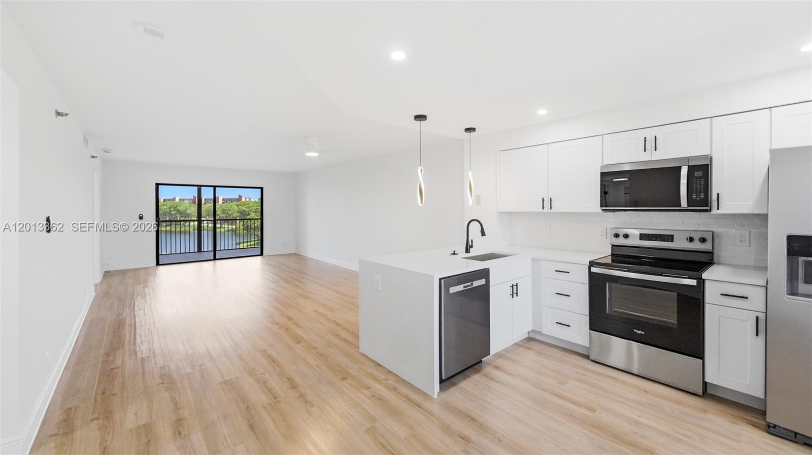 2232 N Cypress Bend Dr 507