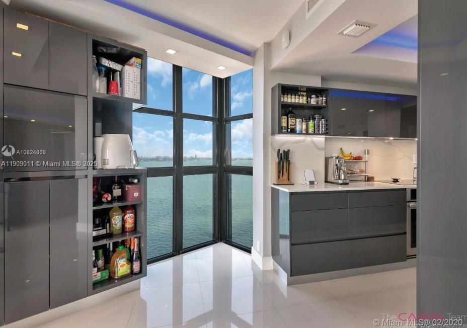 THE TOWERS OF QUAYSIDE CO - Residential Lease