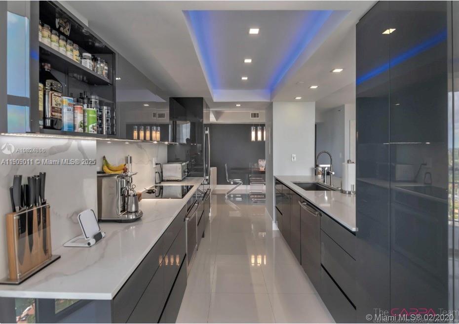 THE TOWERS OF QUAYSIDE CO - Residential Lease