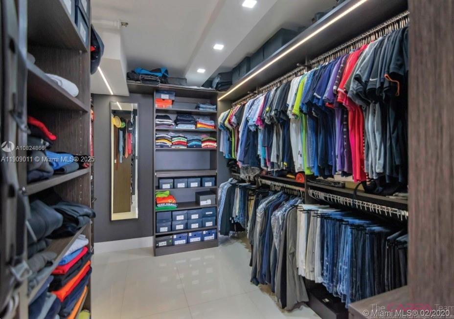 THE TOWERS OF QUAYSIDE CO - Residential Lease