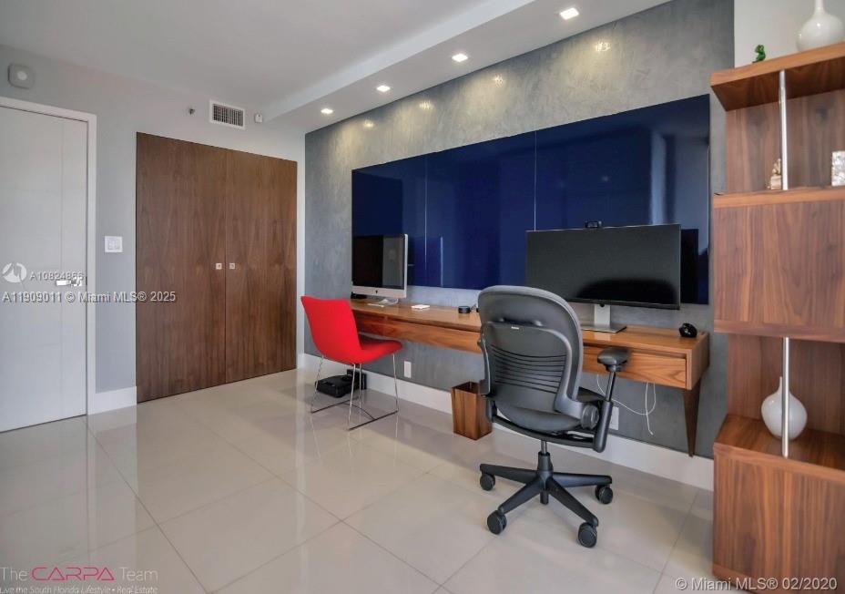 THE TOWERS OF QUAYSIDE CO - Residential Lease