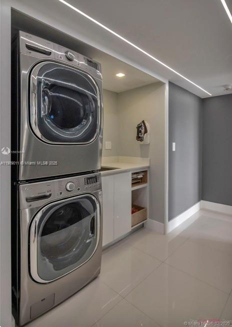 THE TOWERS OF QUAYSIDE CO - Residential Lease