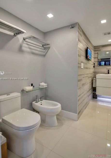 THE TOWERS OF QUAYSIDE CO - Residential Lease