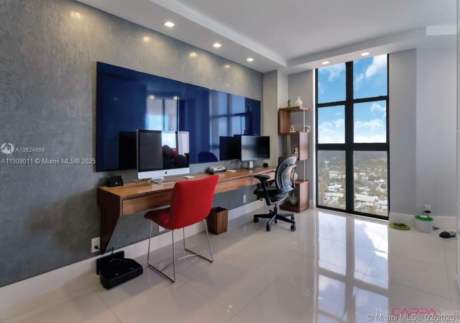 THE TOWERS OF QUAYSIDE CO - Residential Lease