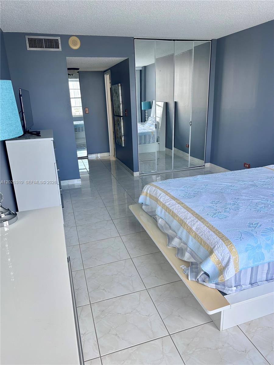 WINSTON TOWERS 400 CONDO - Residential