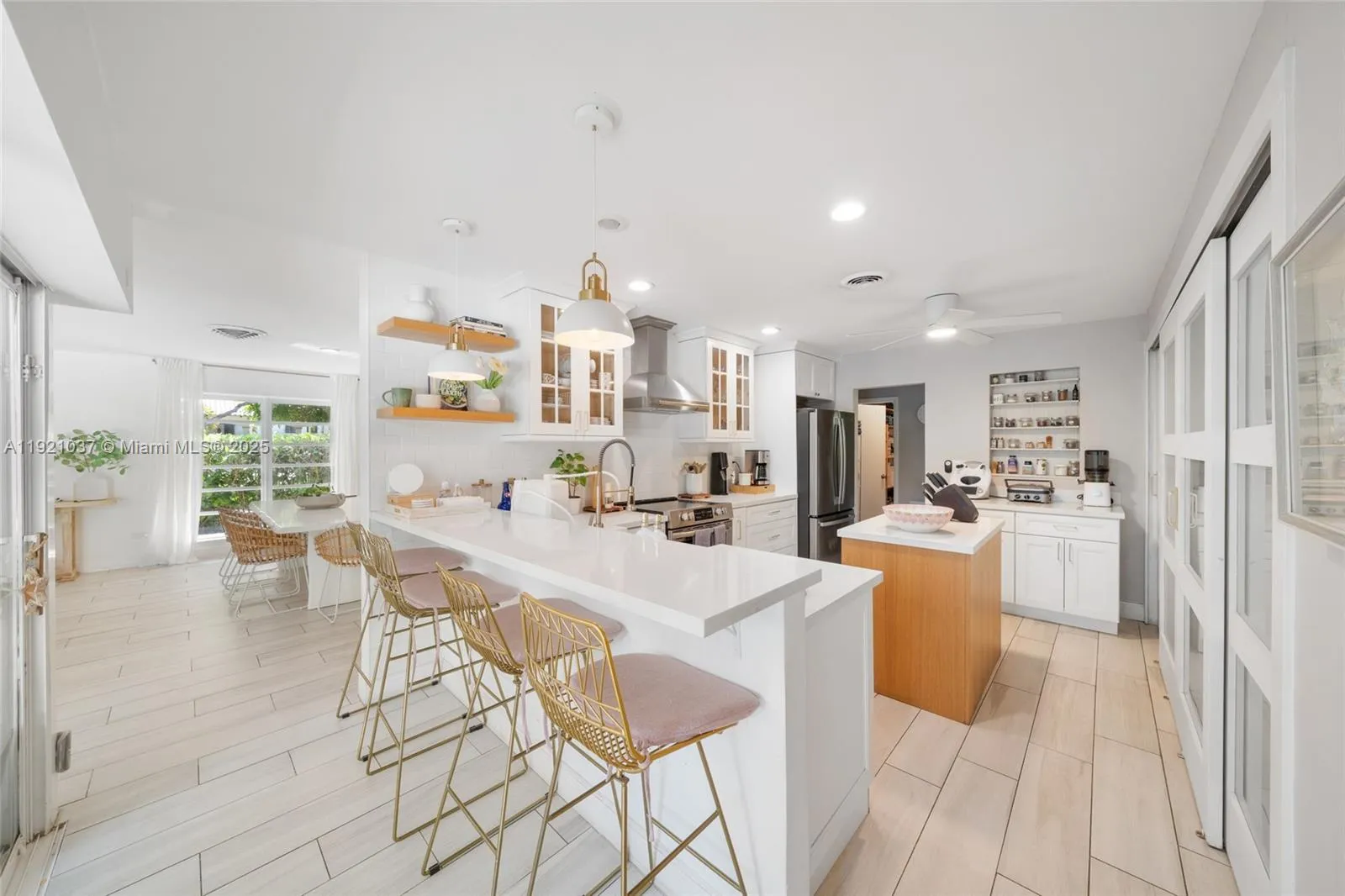 Key Biscayne, Florida 33149, United States, 3 Bedrooms Bedrooms, ,3 BathroomsBathrooms,Residential,Active,248428