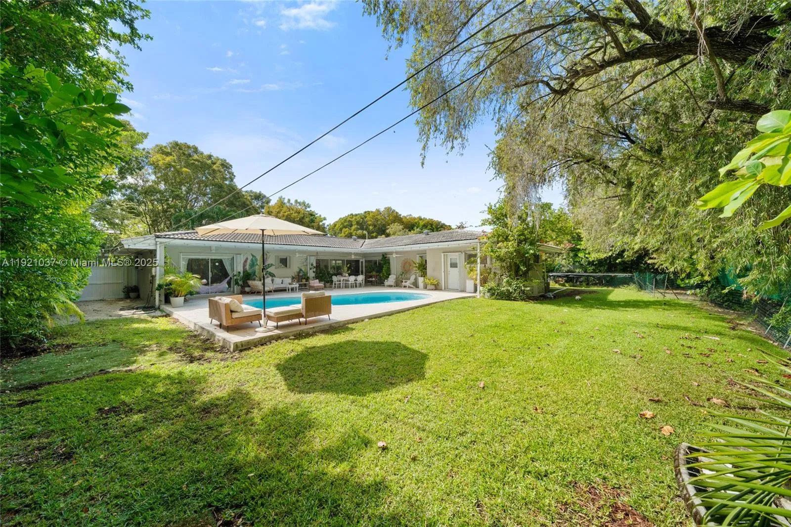 Key Biscayne, Florida 33149, United States, 3 Bedrooms Bedrooms, ,3 BathroomsBathrooms,Residential,Active,248428