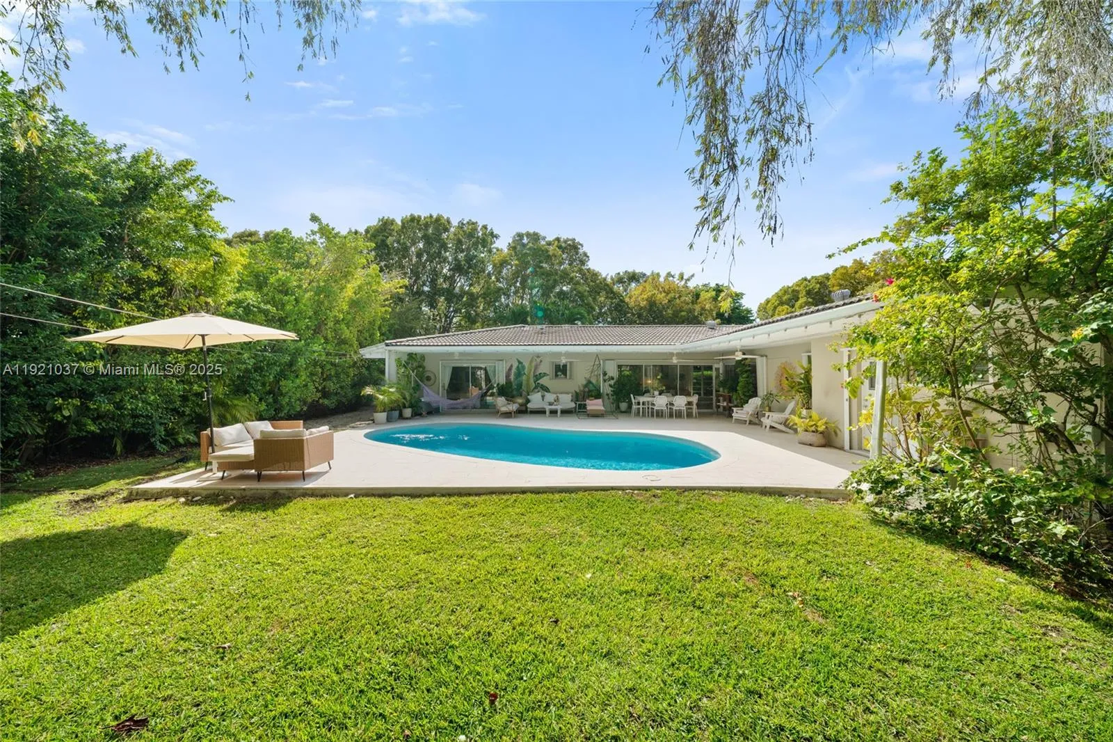 Key Biscayne, Florida 33149, United States, 3 Bedrooms Bedrooms, ,3 BathroomsBathrooms,Residential,Active,248428