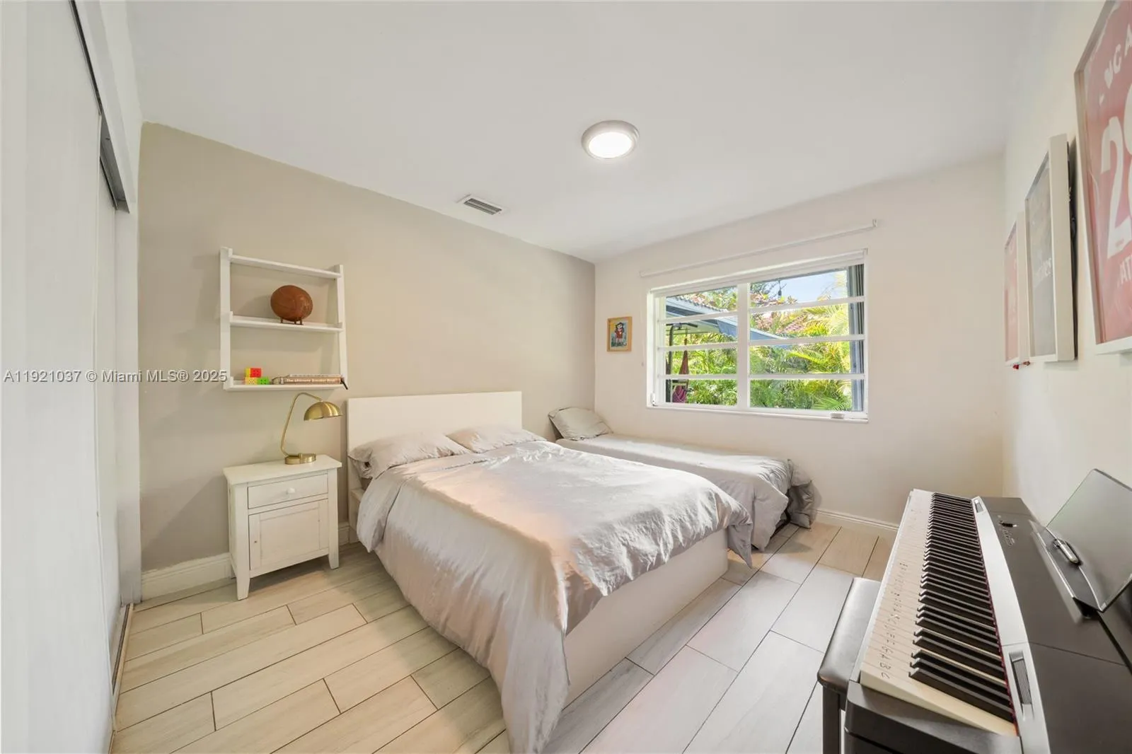 Key Biscayne, Florida 33149, United States, 3 Bedrooms Bedrooms, ,3 BathroomsBathrooms,Residential,Active,248428