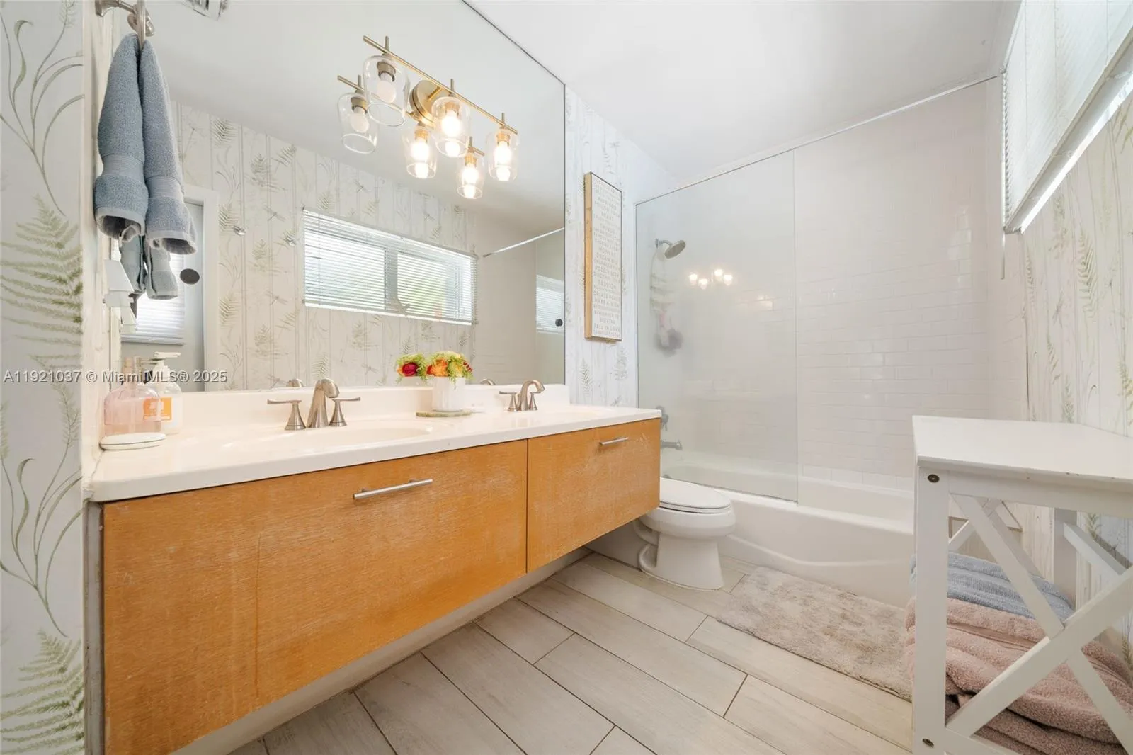 Key Biscayne, Florida 33149, United States, 3 Bedrooms Bedrooms, ,3 BathroomsBathrooms,Residential,Active,248428