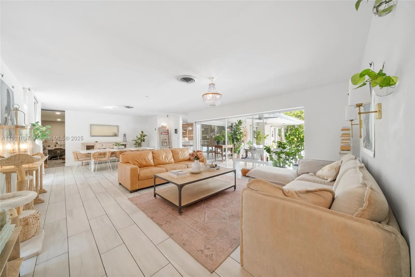 Key Biscayne, Florida 33149, United States, 3 Bedrooms Bedrooms, ,3 BathroomsBathrooms,Residential,Active,248428