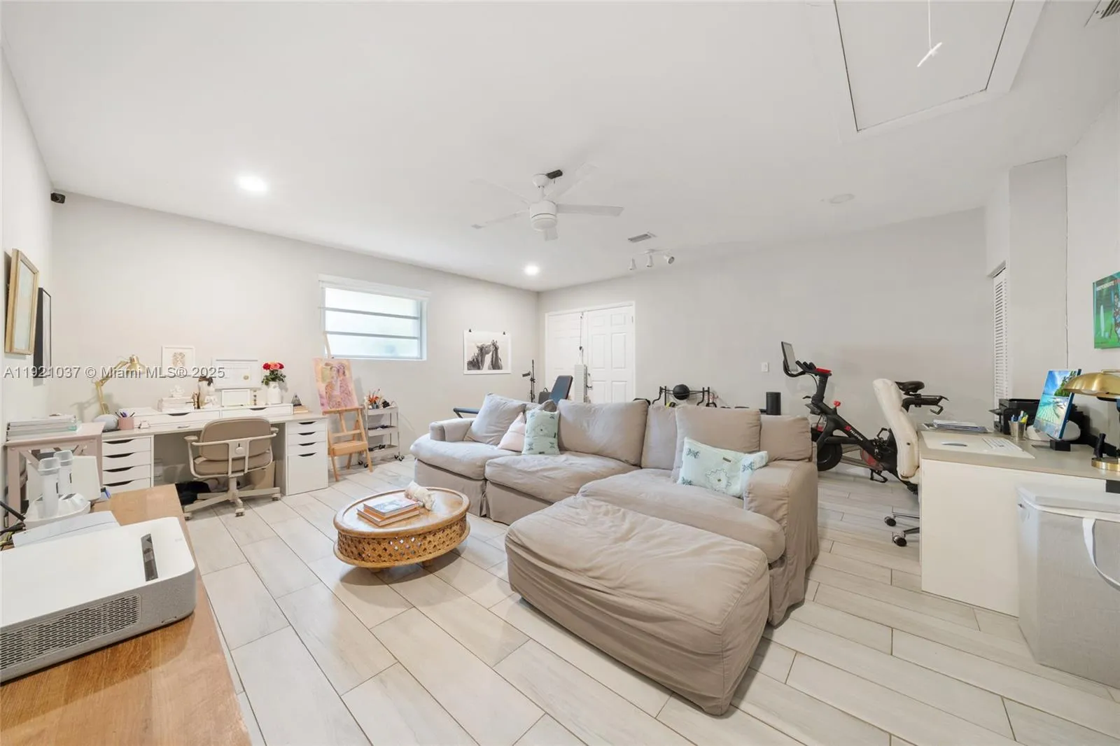 Key Biscayne, Florida 33149, United States, 3 Bedrooms Bedrooms, ,3 BathroomsBathrooms,Residential,Active,248428