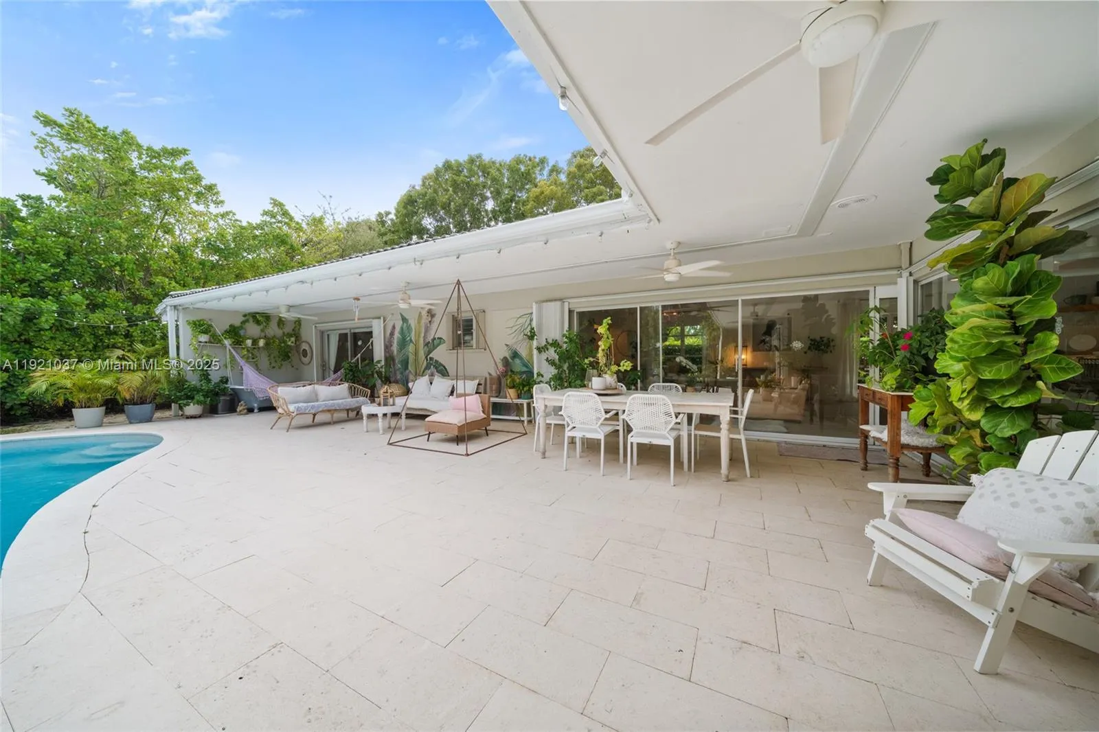 Key Biscayne, Florida 33149, United States, 3 Bedrooms Bedrooms, ,3 BathroomsBathrooms,Residential,Active,248428