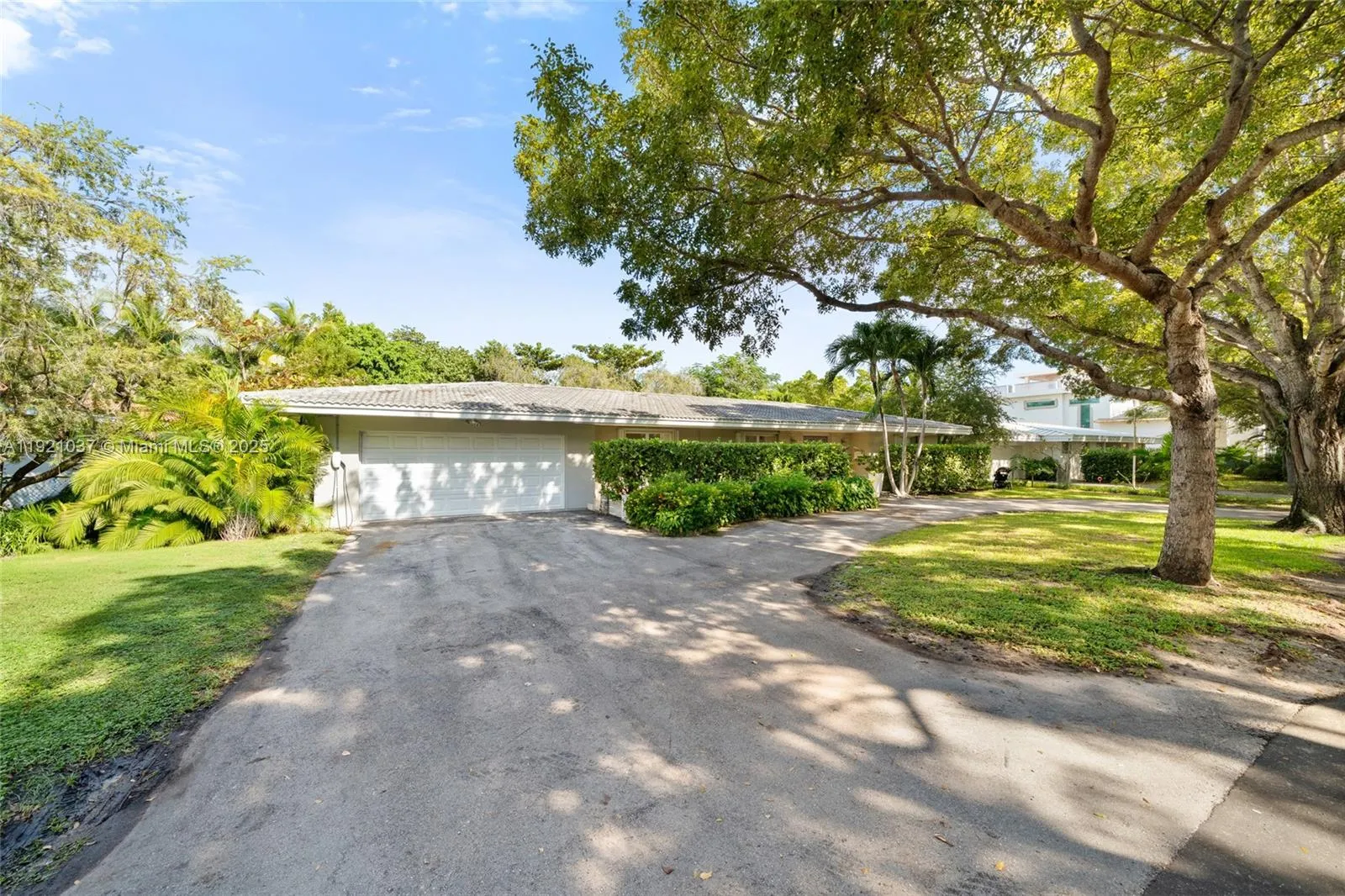 Key Biscayne, Florida 33149, United States, 3 Bedrooms Bedrooms, ,3 BathroomsBathrooms,Residential,Active,248428