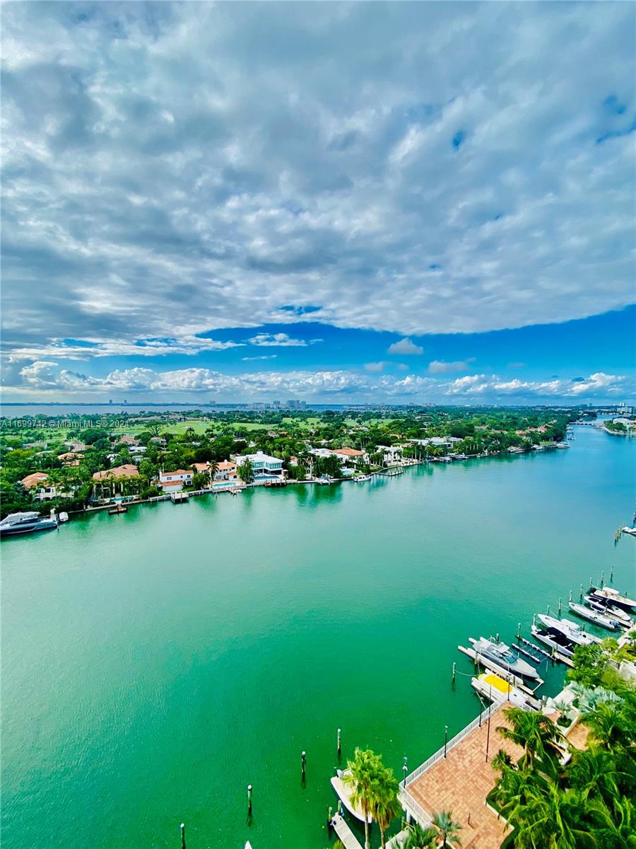 MILLIONAIRE’S ROW VIEWS!!!!
Discover this beautiful 17th floor unit, offering 2 bedrooms, 2 bathrooms, and stunning views of iconic Millionaires Row and the intercostal. The balcony offers relaxation, and the buildings amenities include the gym, spa,
restaurant on the bay are enough to keep you home.Fully furnished and ready to be your home.
Condo Highlights:
Gym
Party room for holding events
Assigned parking and valet parking for added convenience
Beachfront restaurant with indoor and outdoor dining
Vast green spaces along the Intracoastal
Cozy pool and lounge area
Conference room and additional amenities
Located just steps from the beach, this property combines luxury and convenience. Plus, enjoy included benefits like air conditioning, cable, and high-speed Internet.