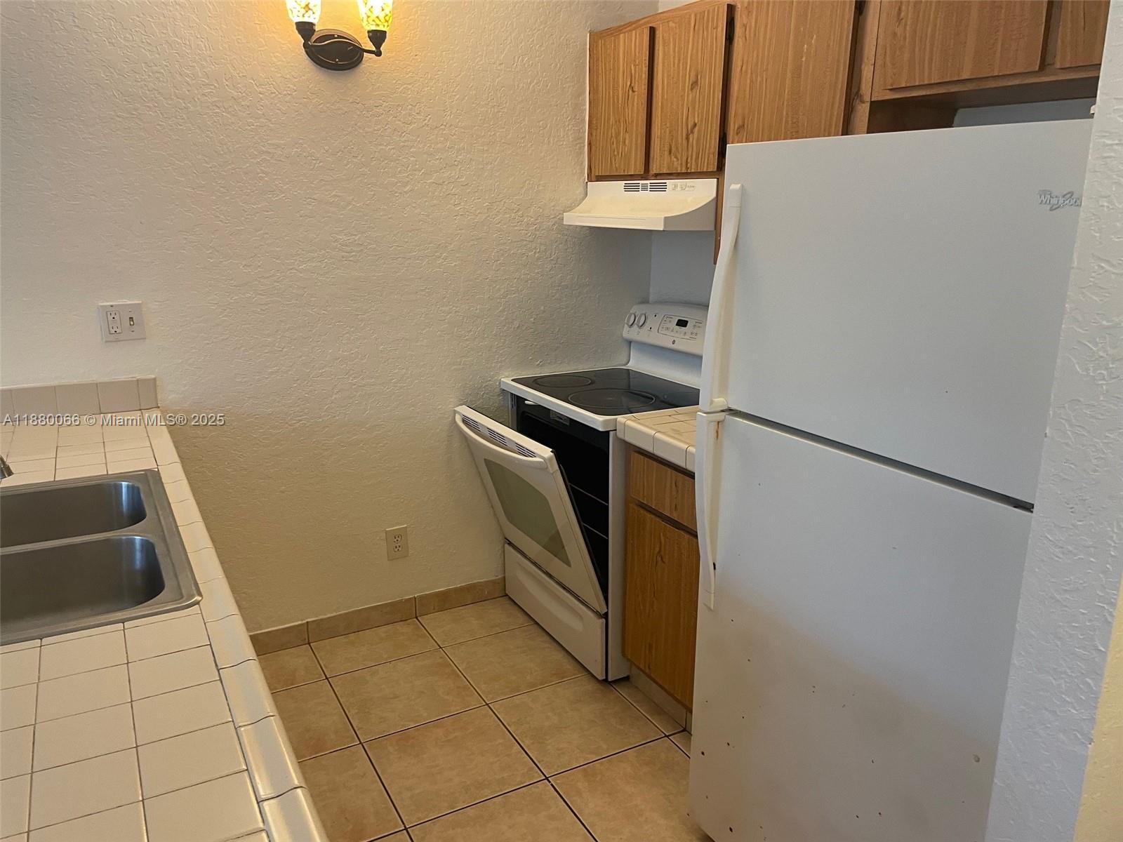 CORAL SPRINGS TOWER CLUB - Residential Lease