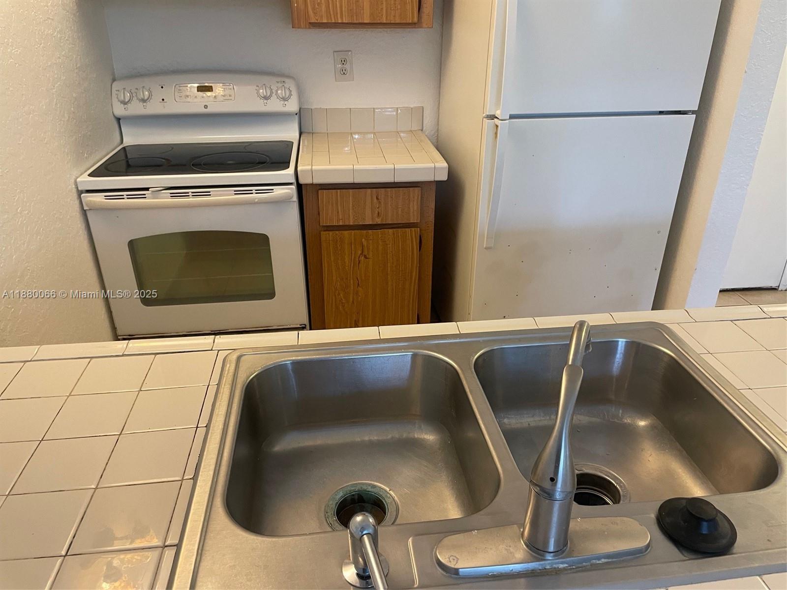 CORAL SPRINGS TOWER CLUB - Residential Lease