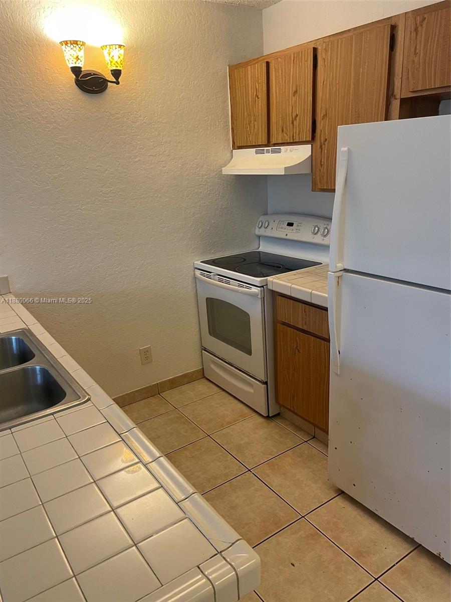 CORAL SPRINGS TOWER CLUB - Residential Lease
