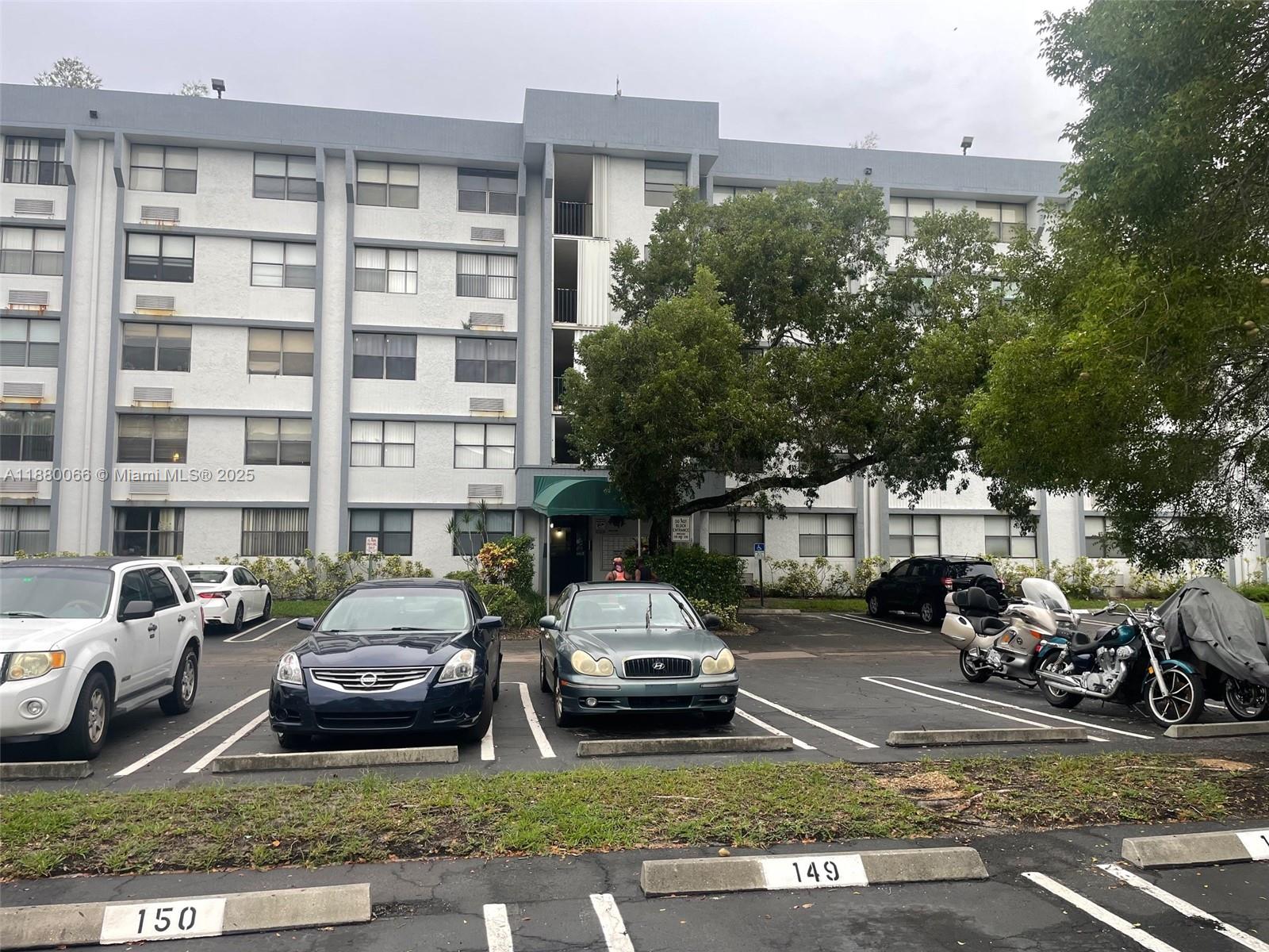 Large one Bedroom corner unit apartment on the 2nd floor of a secured building in the heart of Coral Springs.
Tile floors throughout, a big walk-in closet and a large Bedroom freshly painted. Centrally located close to places of worship, public transportation and the Coral Square Mall. Building has a BBQ area and a community pool. There is a laundry room in each floor. Ready for you to move in.