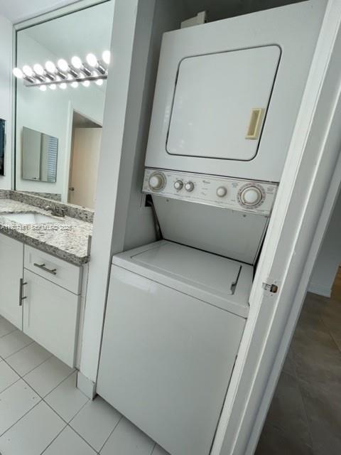 ISLAND PLACE AT BAY HARBO - Residential Lease