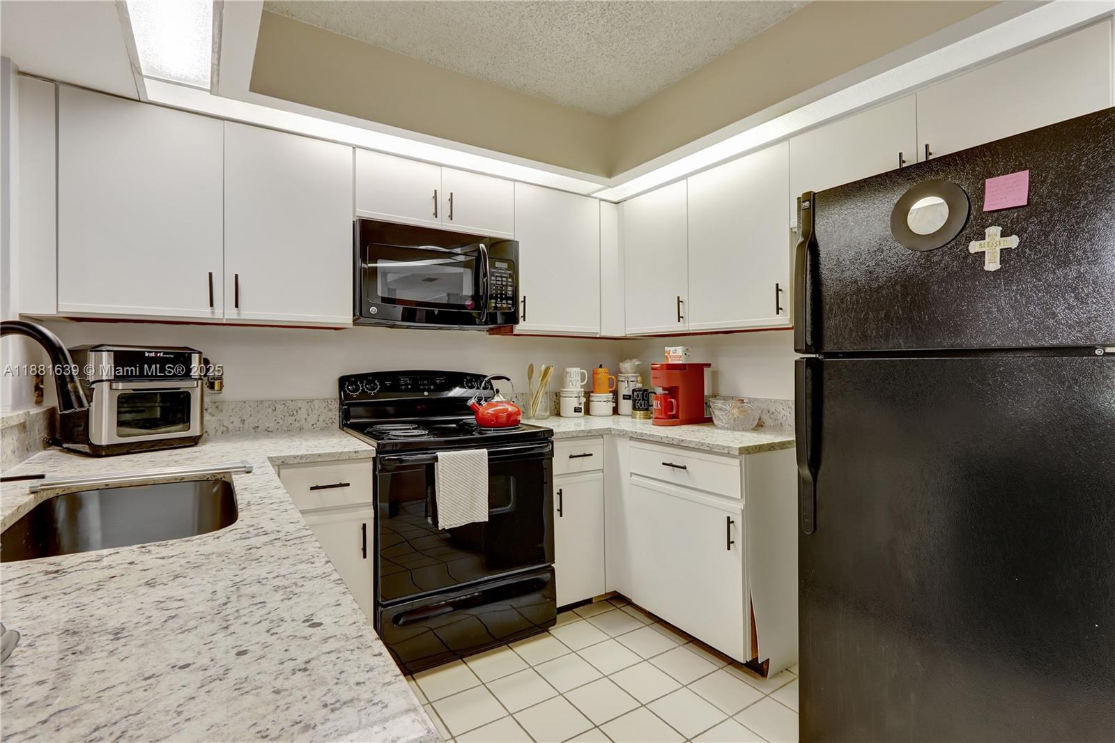 LAKEVIEW HOMES - Residential