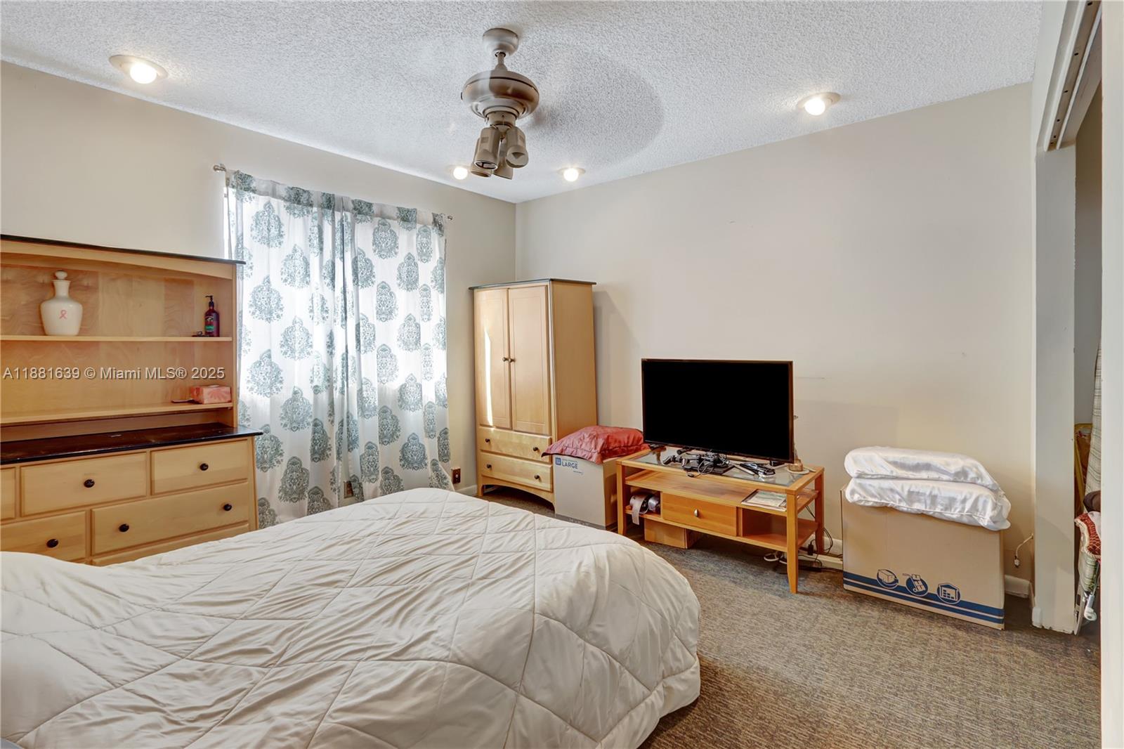 LAKEVIEW HOMES - Residential