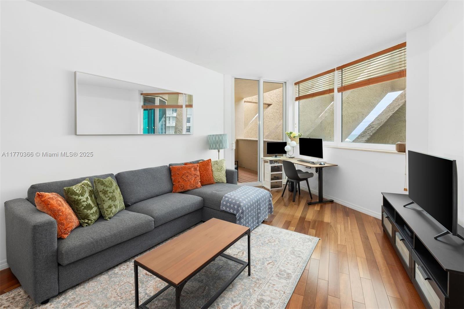 300 S Pointe Dr 907