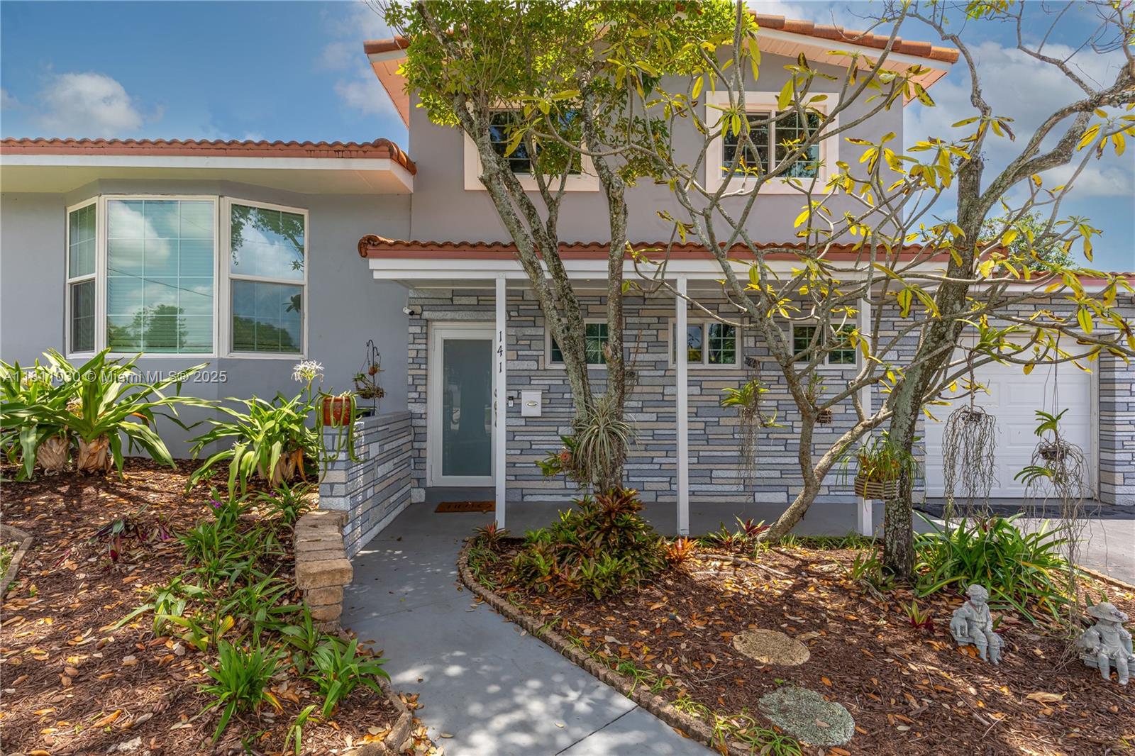 Property for Sale at 141 Nw 72nd Way, Pembroke Pines, Miami-Dade County, Florida - Bedrooms: 5 
Bathrooms: 2  - $615,000
