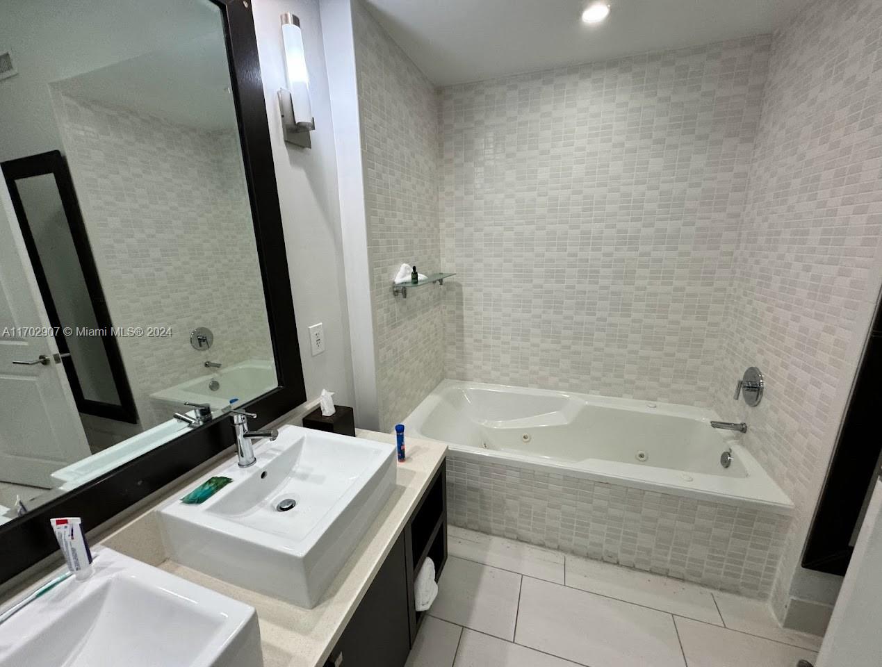 View photos, virtual tours, details... 5300 NW 87th Ave 1510