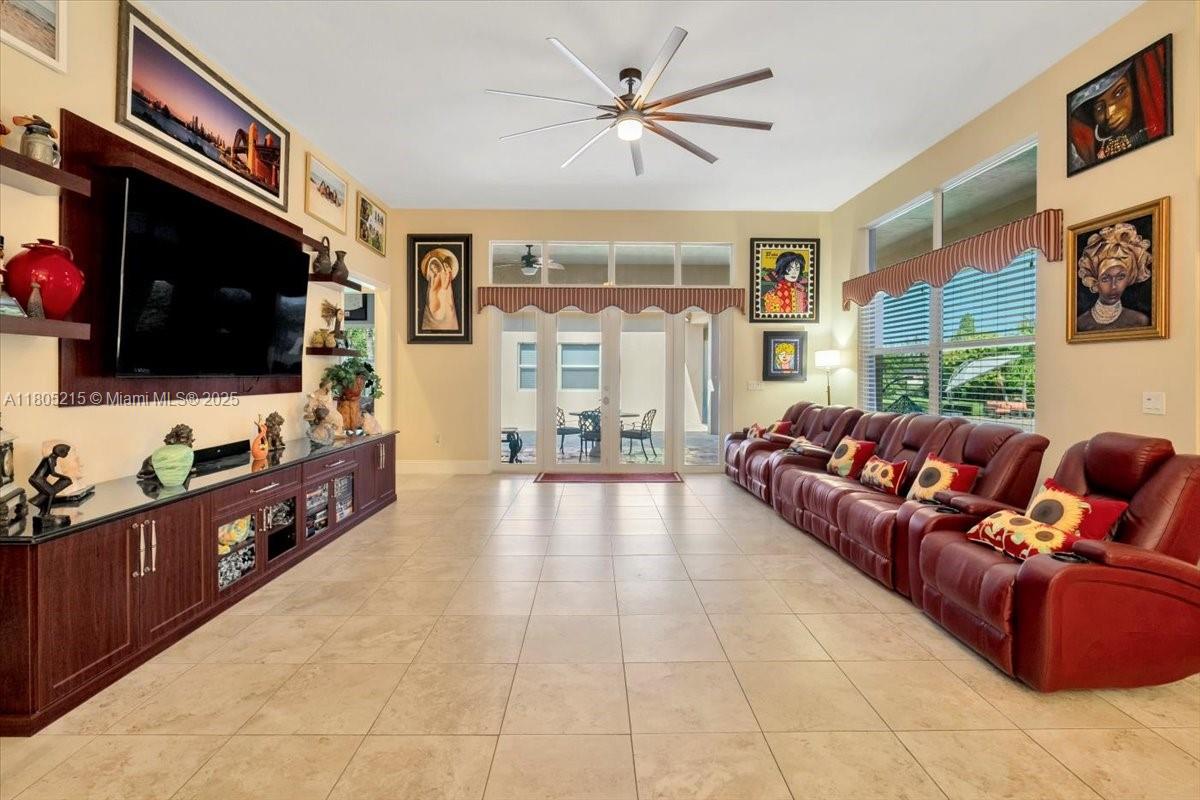 COUNTRY CLUB RANCHES SEC - Residential