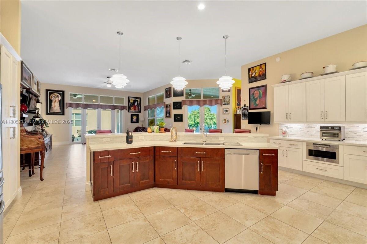 COUNTRY CLUB RANCHES SEC - Residential