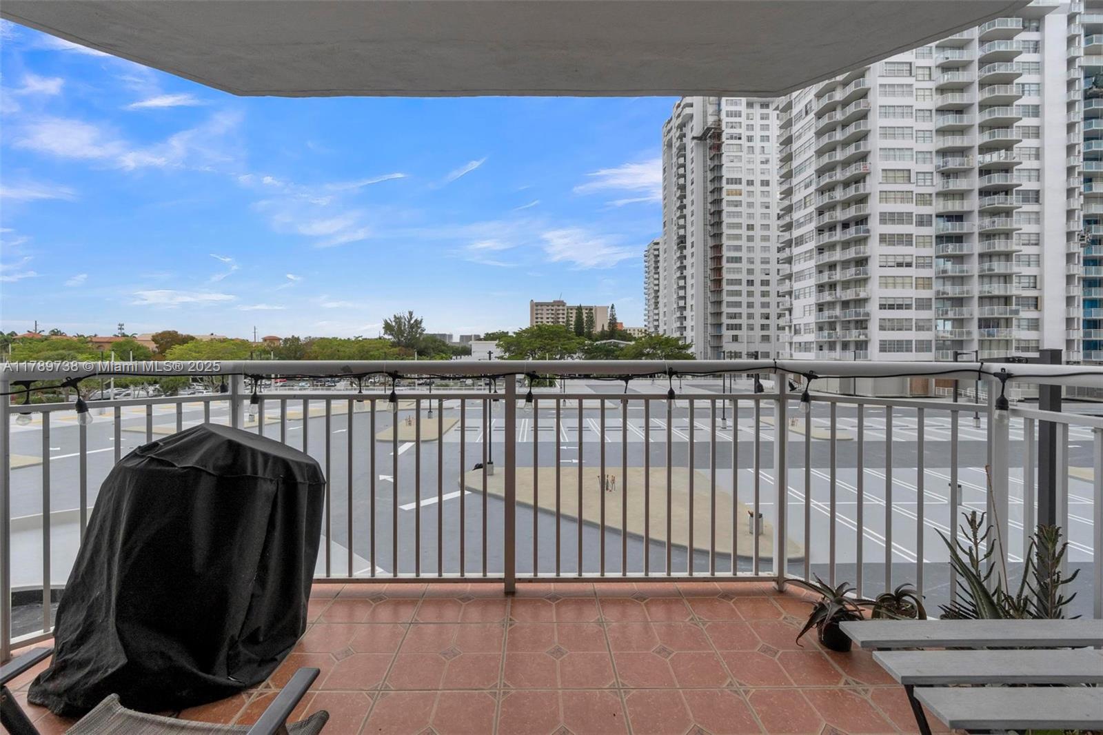 DEL PRADO - Residential