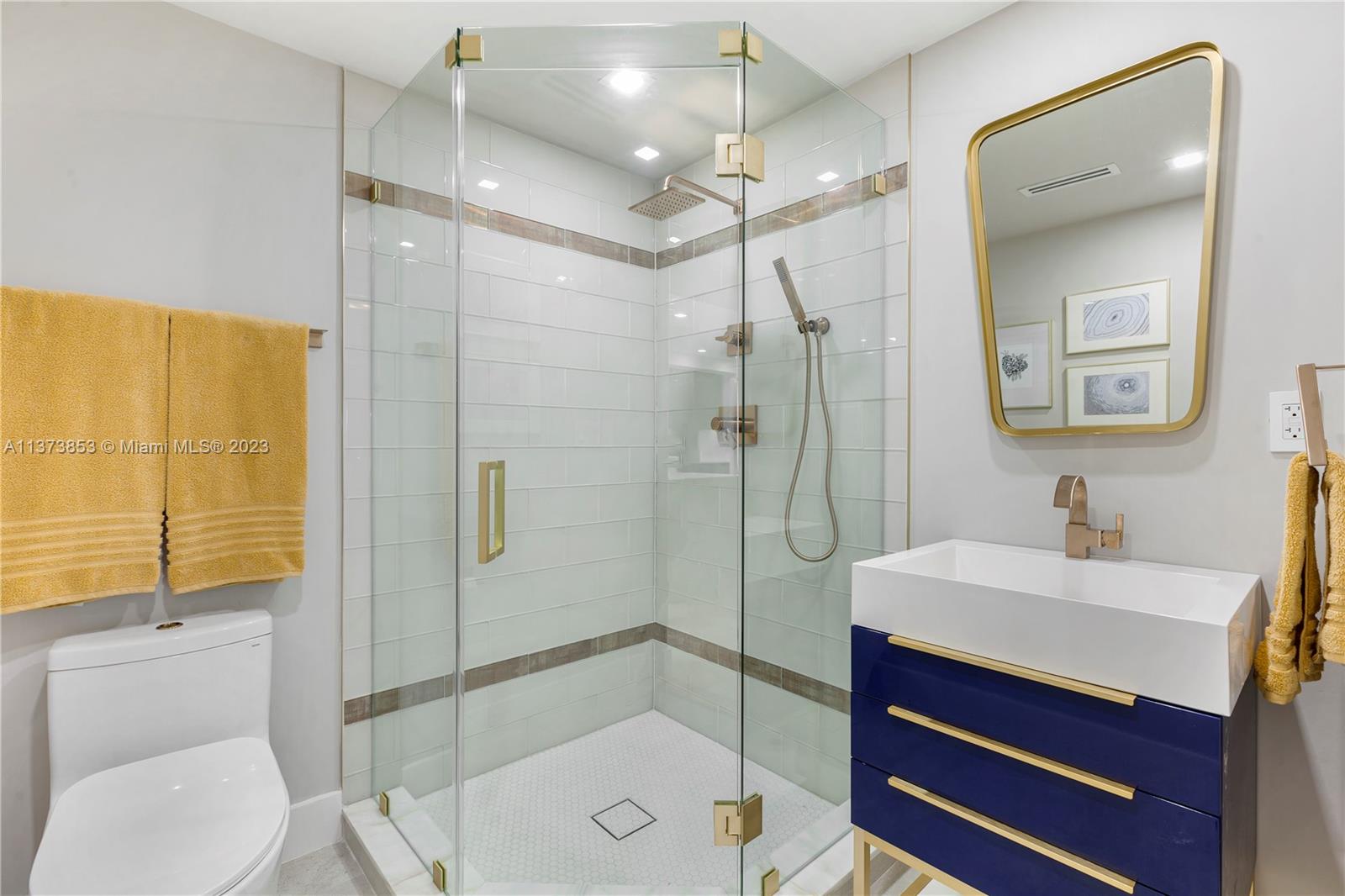 JADE RESIDENCES AT BRICKEL - Residential