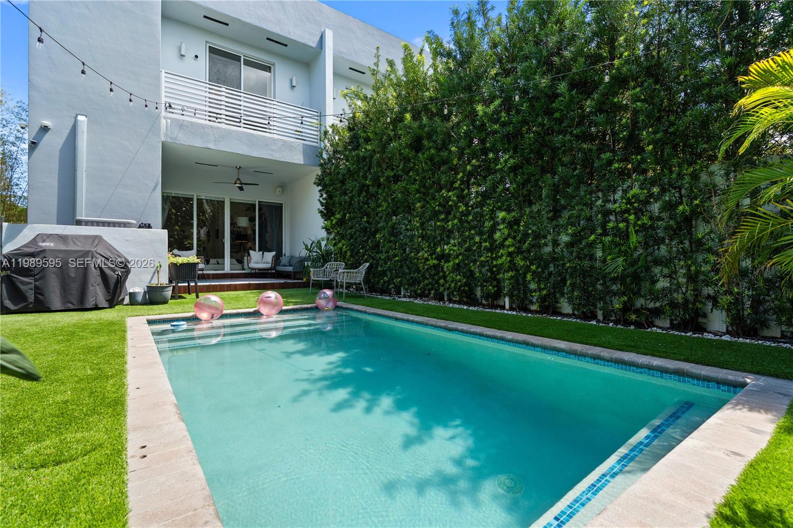 WEST ROADS TOWNHOMES COND - Residential