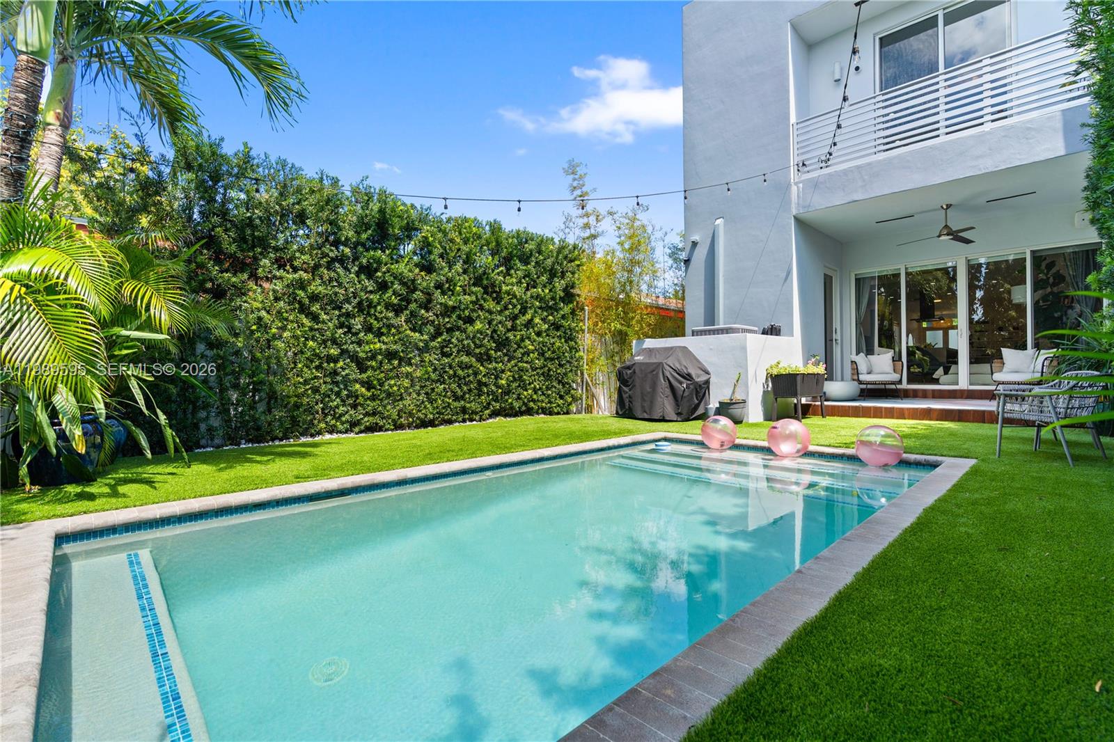 WEST ROADS TOWNHOMES COND - Residential