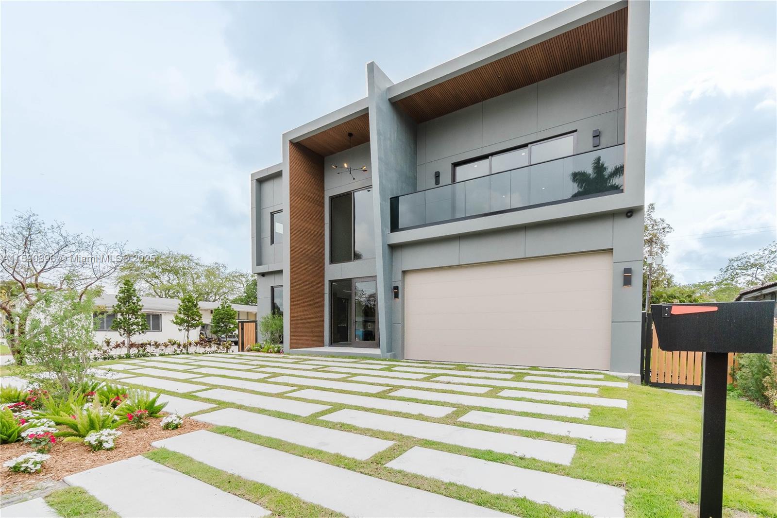 549 East Dr