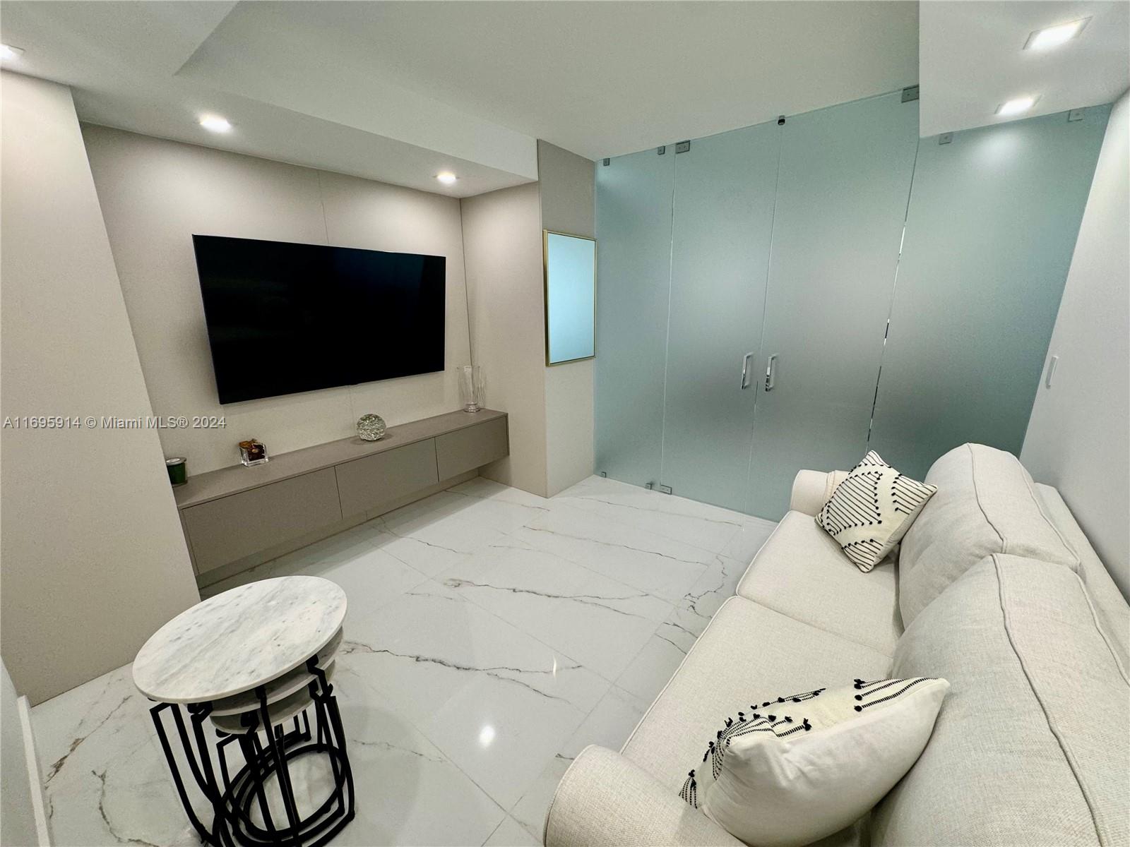 BALMORAL CONDO - Residential Lease