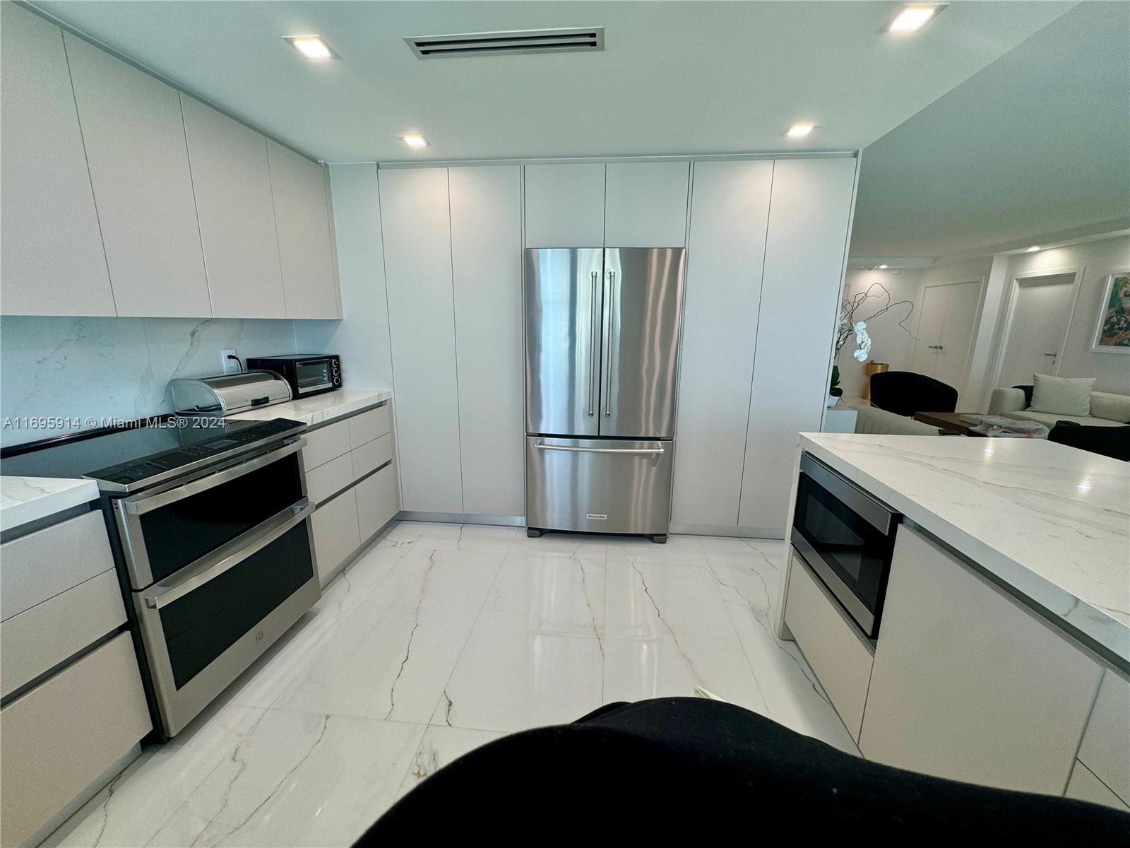 BALMORAL CONDO - Residential Lease