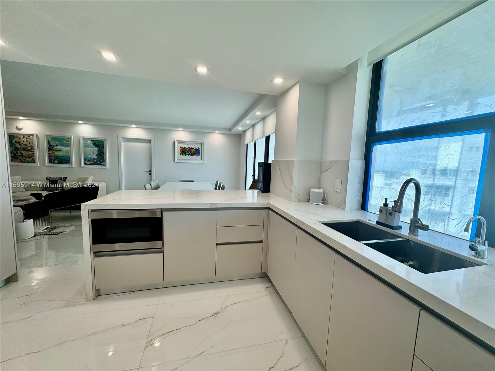 BALMORAL CONDO - Residential Lease