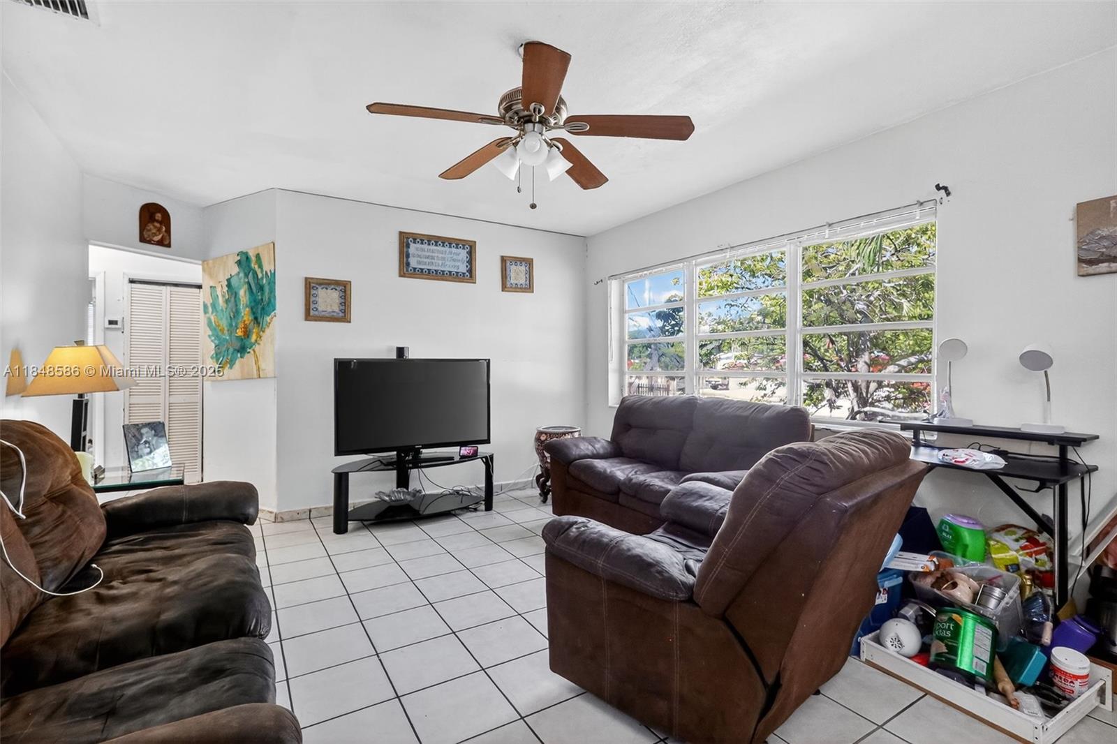 3581 W 2nd Ave, Hialeah, FL, 33012/$575,000 2 3581 W 2nd Ave