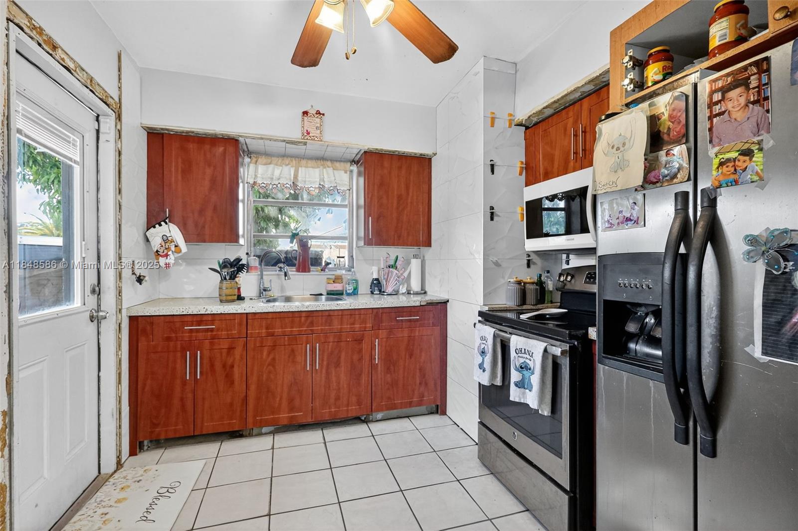 3581 W 2nd Ave, Hialeah, FL, 33012/$575,000 4 3581 W 2nd Ave