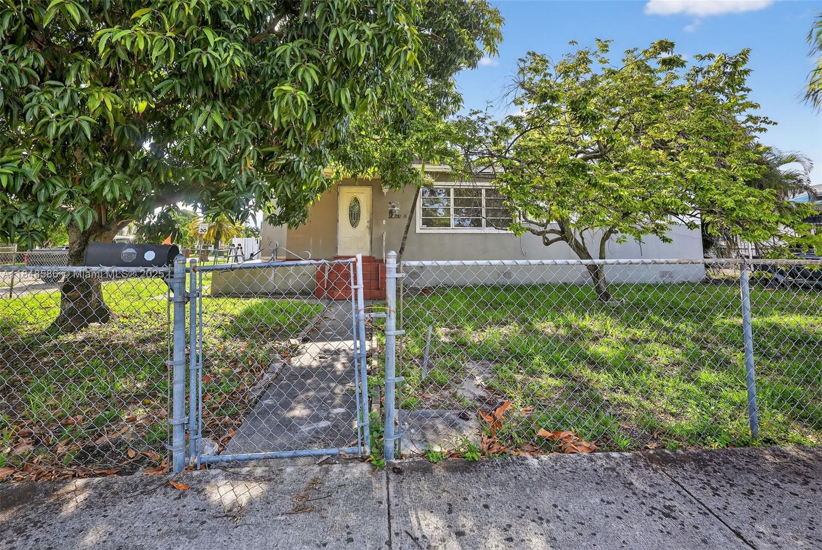 3581 W 2nd Ave, Hialeah, FL, 33012/$575,000 1 3581 W 2nd Ave