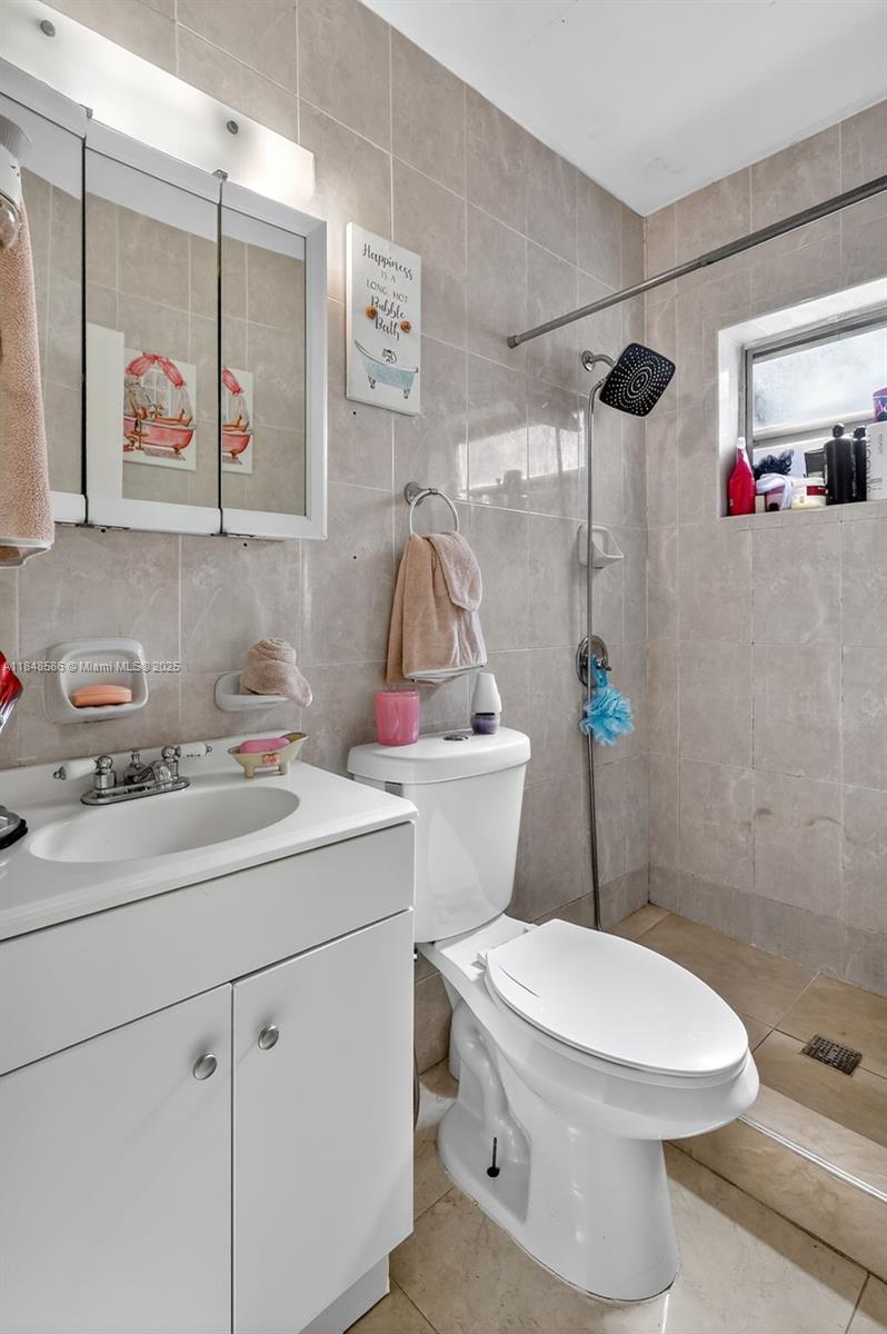 2ND ADDN TO PALM ESTATES - Residential