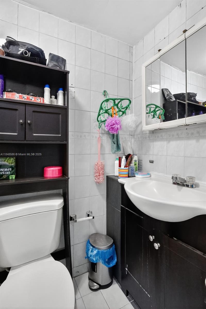 2ND ADDN TO PALM ESTATES - Residential