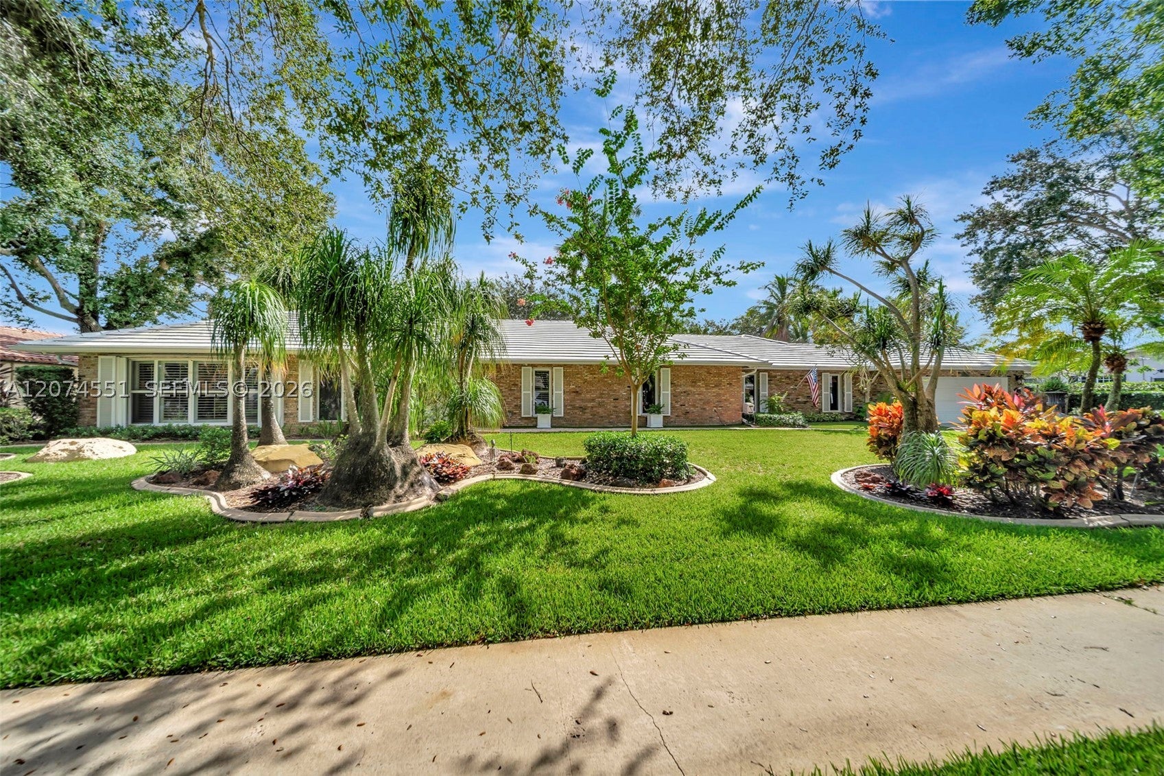 560 W Tropical Way, Plantation FL 33317