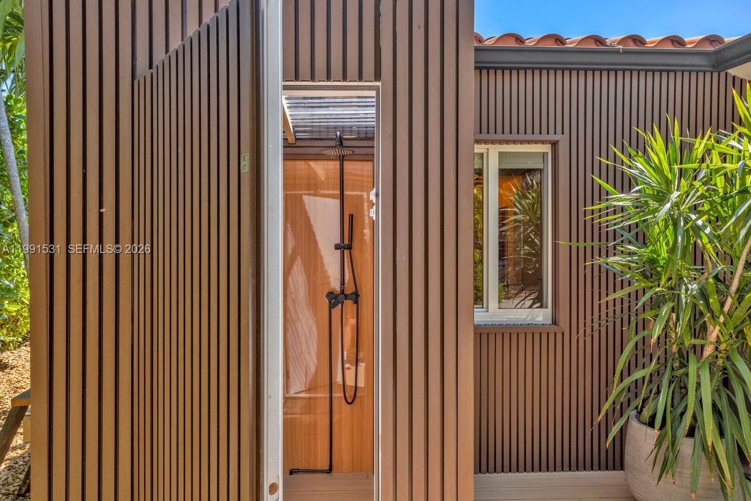 MIAMI SHORES SEC 3 - Residential